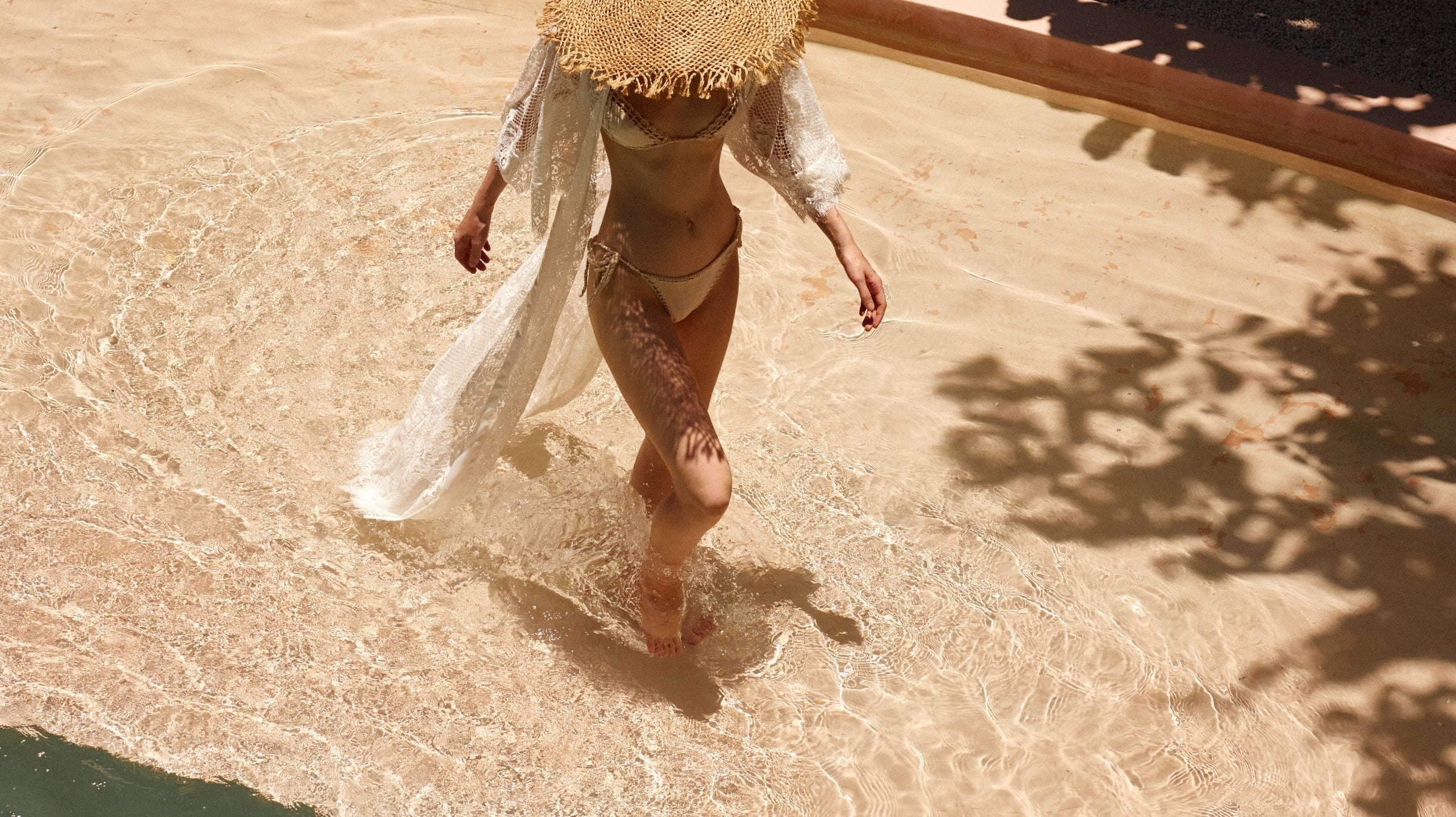 The Art of the Perfect Over-Swim Robe: Effortless Elegance by the Water