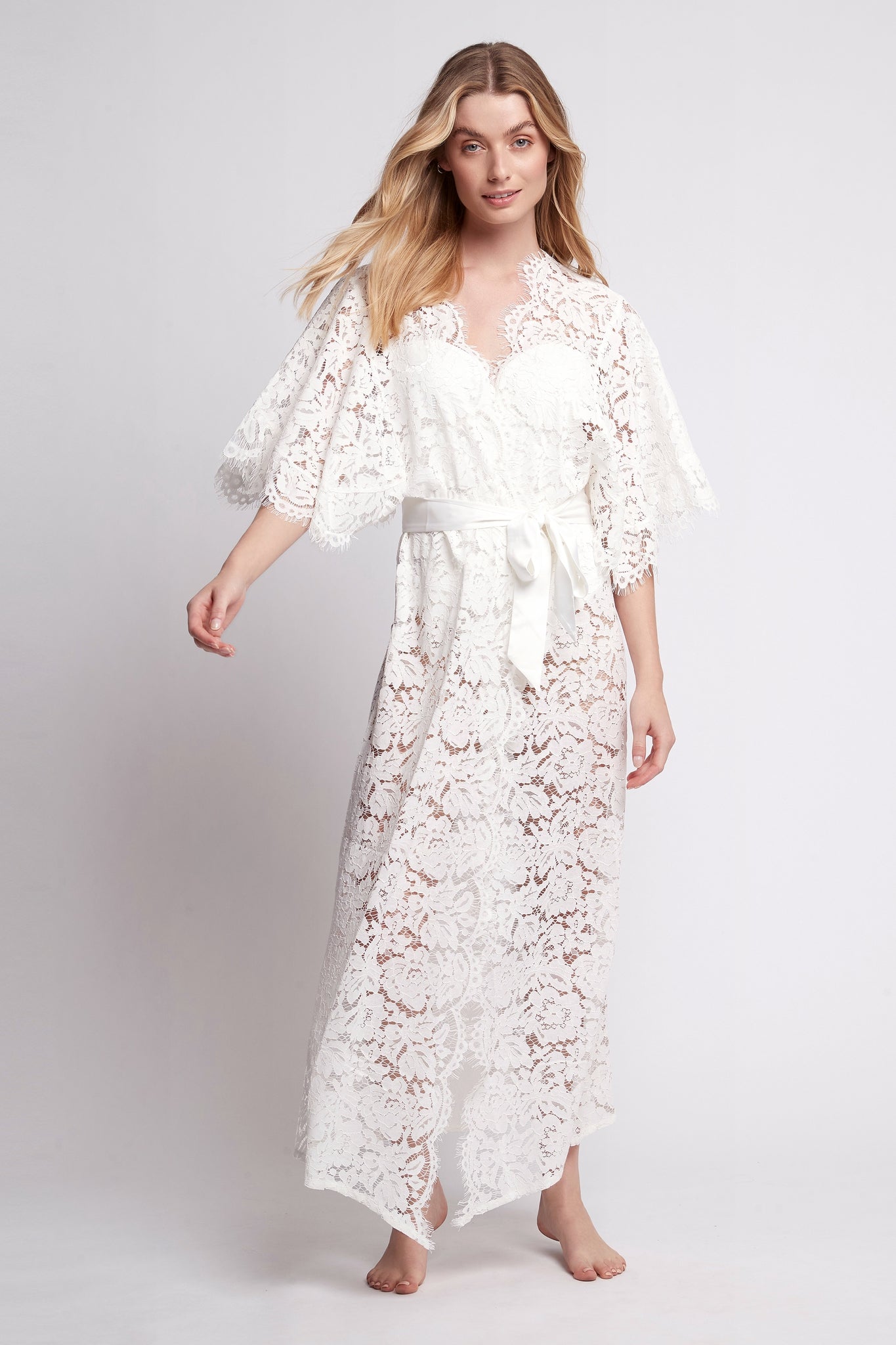 Saskia Long Lace Bridal Robe | Homebodii