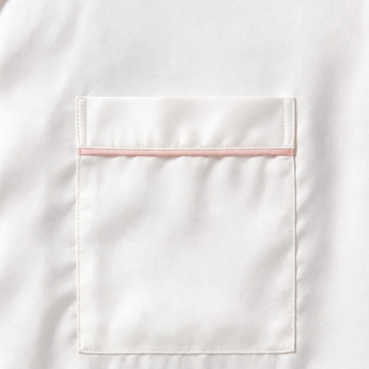 Pijama Eva Lounge Tencel™ - Blanco con ribetes en tono rubor